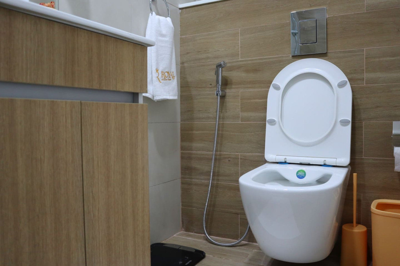 Serene Transit Sanctuary: Tranquil 2BR Escape