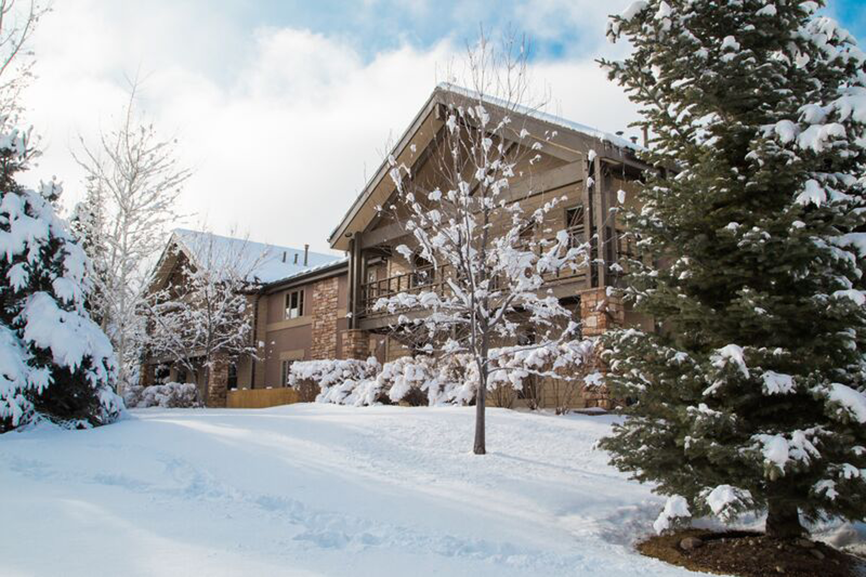 Park City Lodging-Jupiter Inn 10 is on the free city bus route