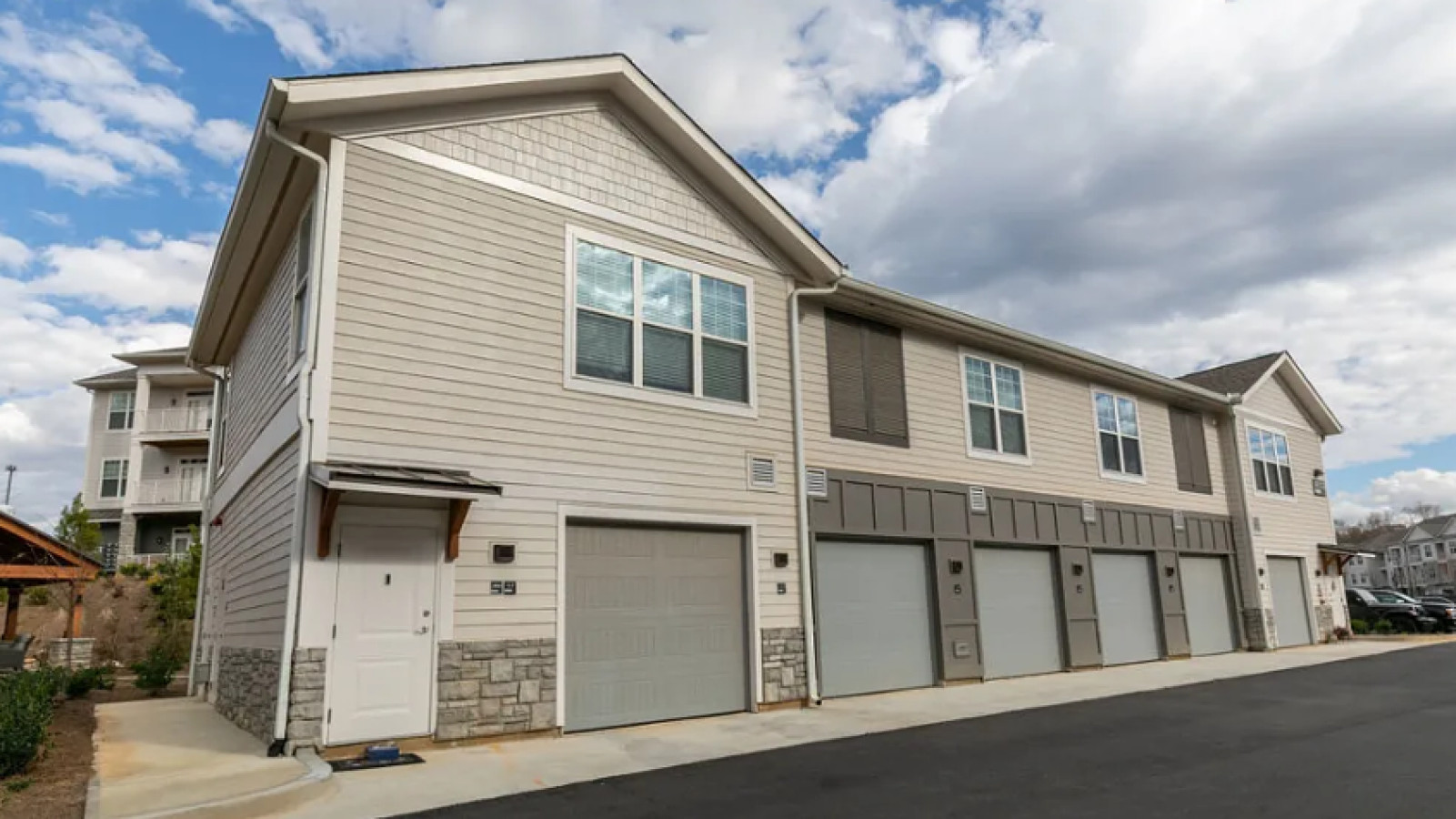 Property Image 2 - Modern Apartment in Prime Location (ID9684X38)