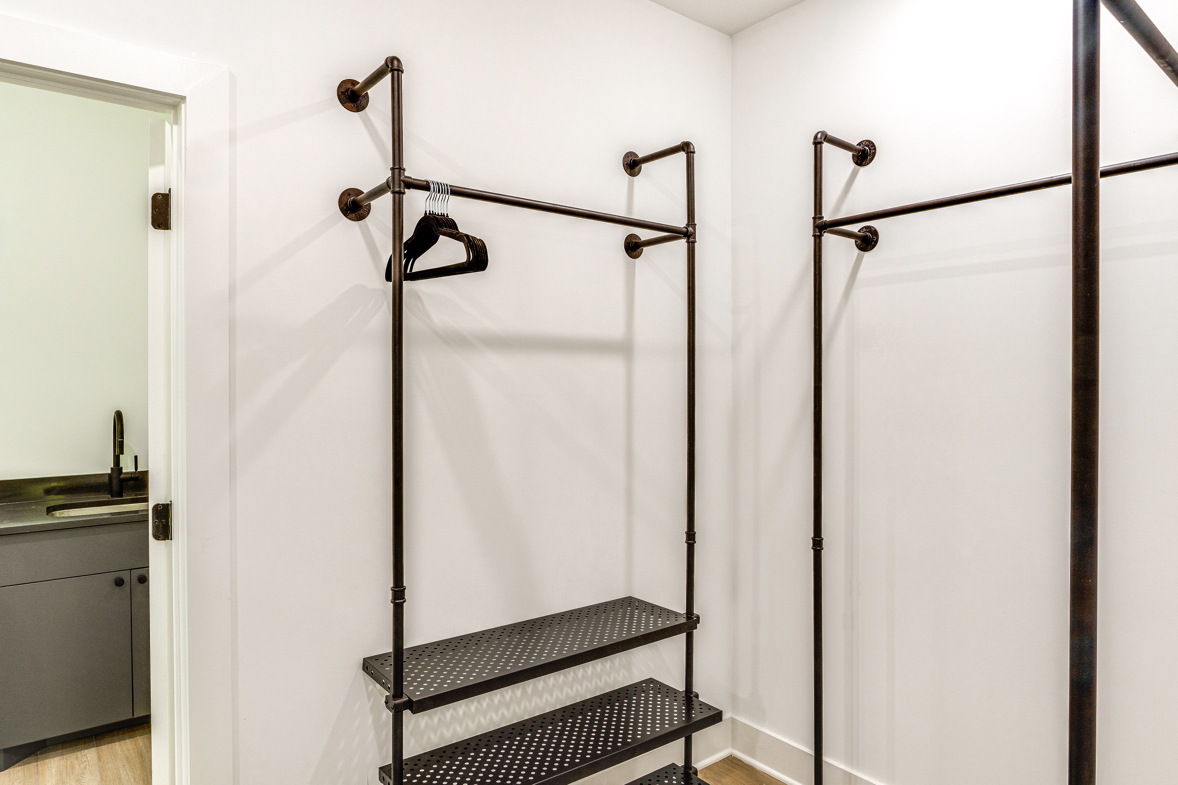 Sleek Tennessee Retreat: 2 Mi to Center Hill Lake!