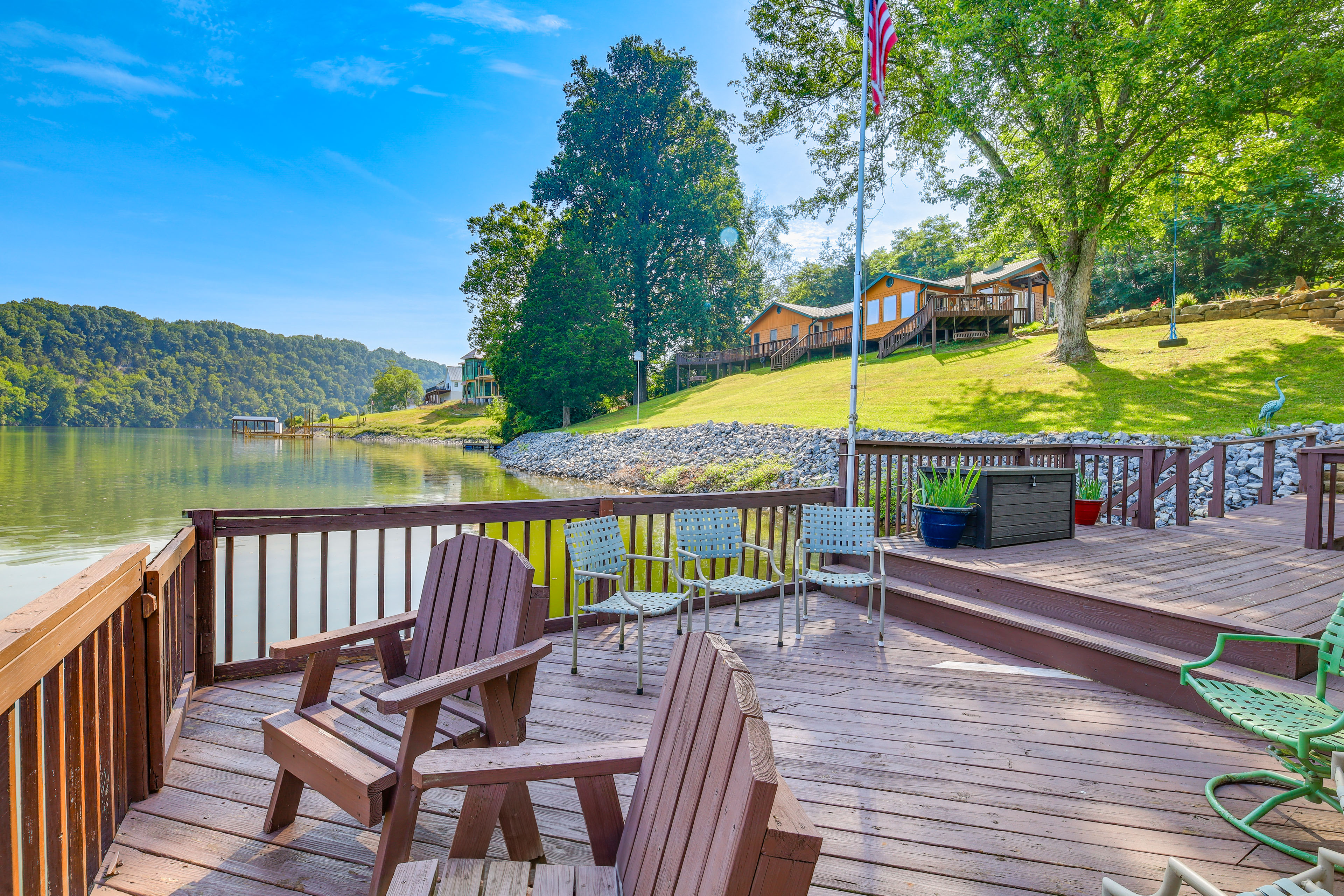 'Duck and Bug's Cabin' on Boone Lake w/ Boat Dock!