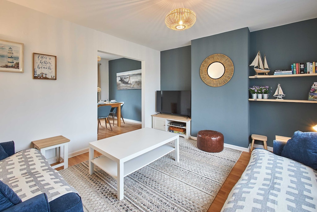 Crab Cottage, Longhoughton - Host & Stay