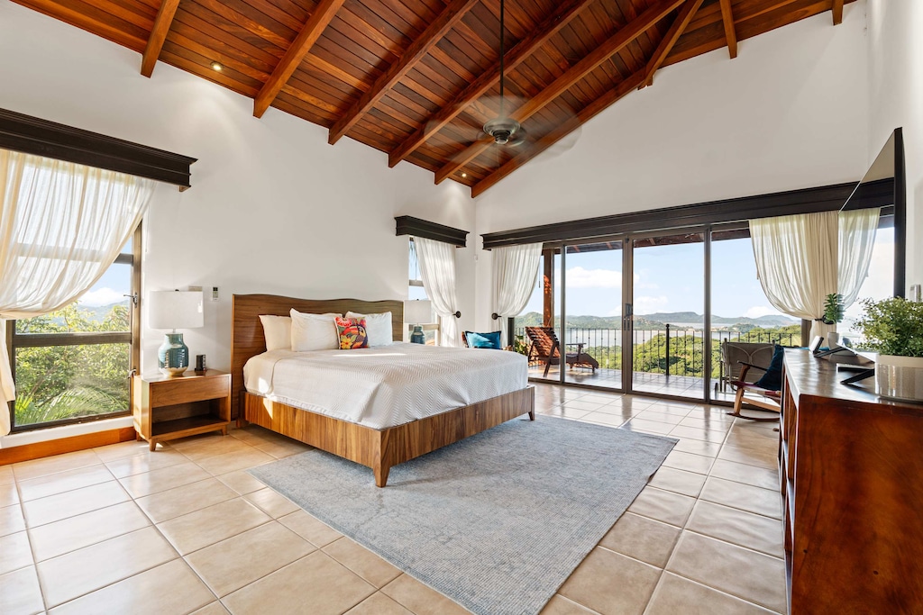 Bedroom #1 - King Bed with En Suite Bathroom