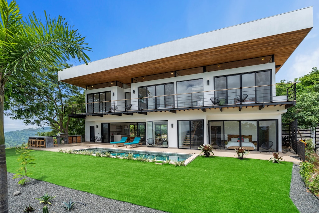 Casa Pacifico: From your morning coffee to evening, the views are never-ending.