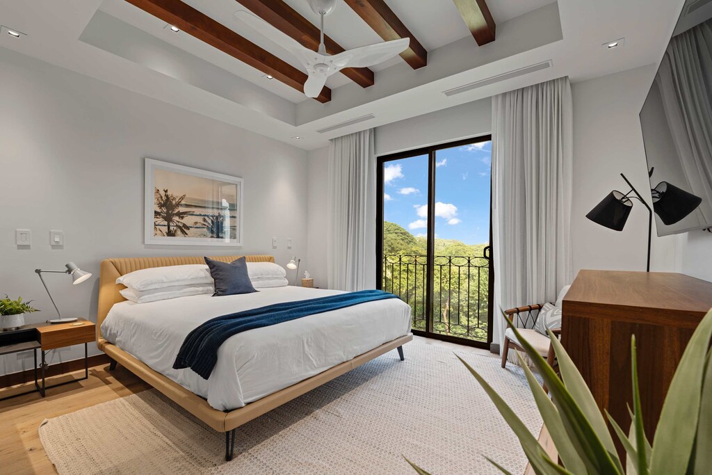 Bedroom #1 - King Bed with En Suite Bathroom