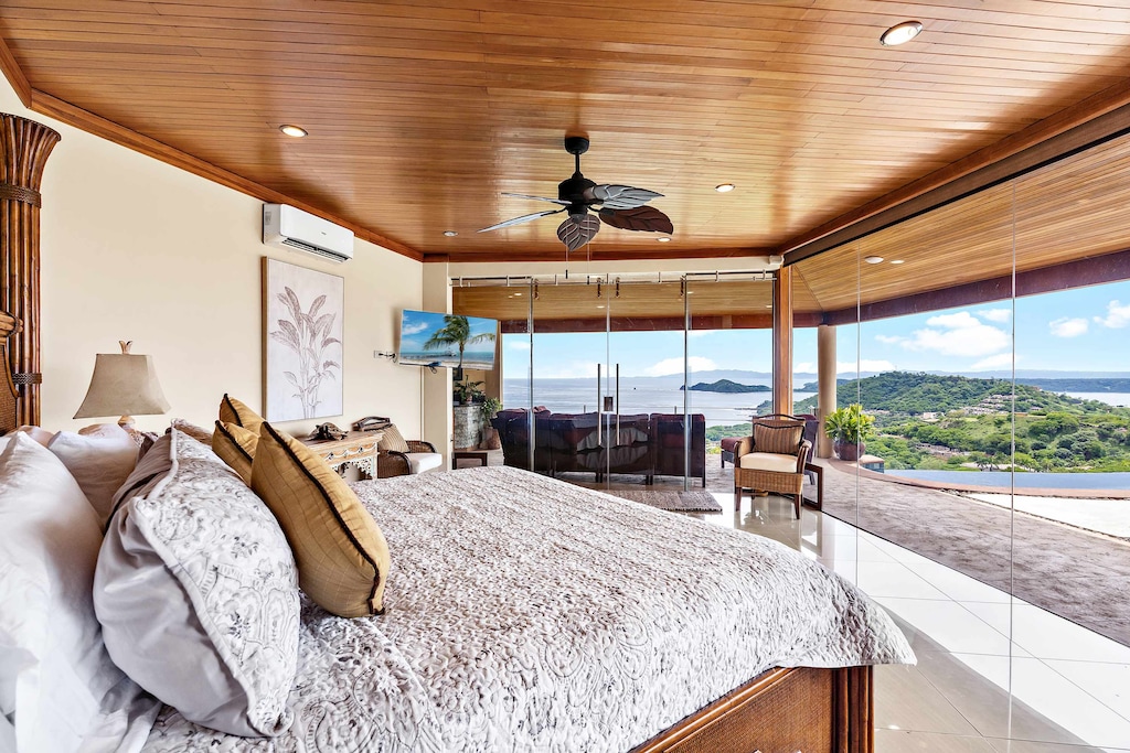 Bedroom #1 - King Bed with En Suite Bathroom