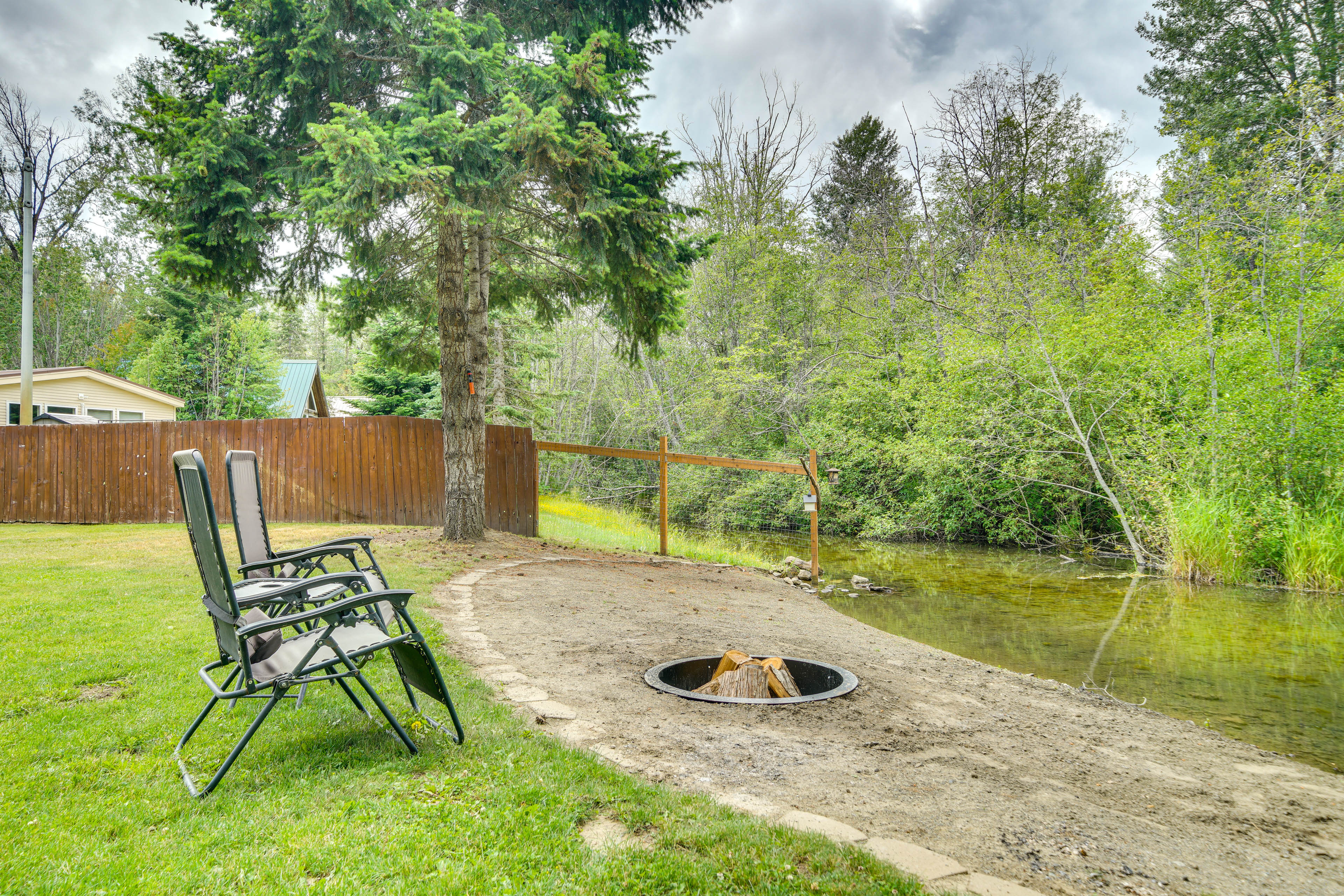 Property Image 1 - Creek & Lake Access at Cabin Near Cle Elum!