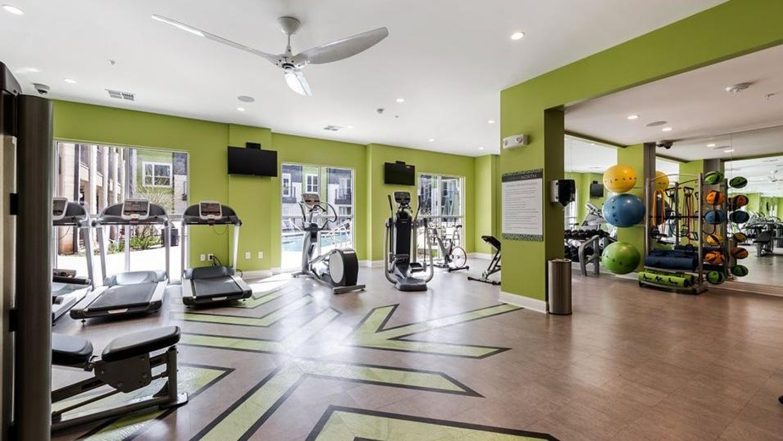 Property Image 2 - Modern Apartment in Prime Location (ID7763X80)