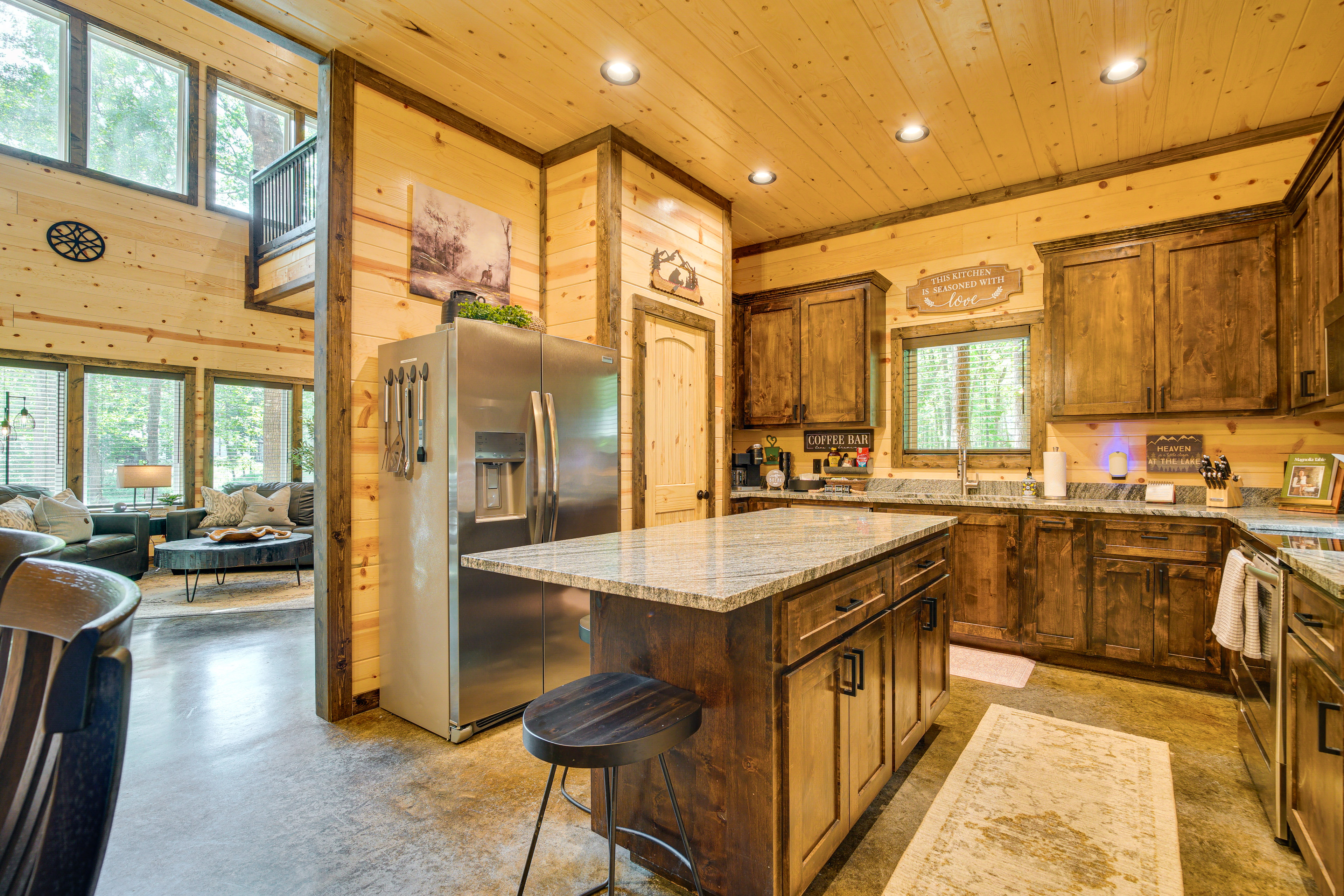 Broken Bow Cabin w/ Private Fire Pit & Hot Tub!