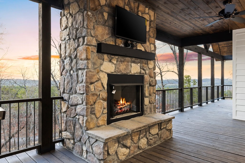Outdoor gas fireplace