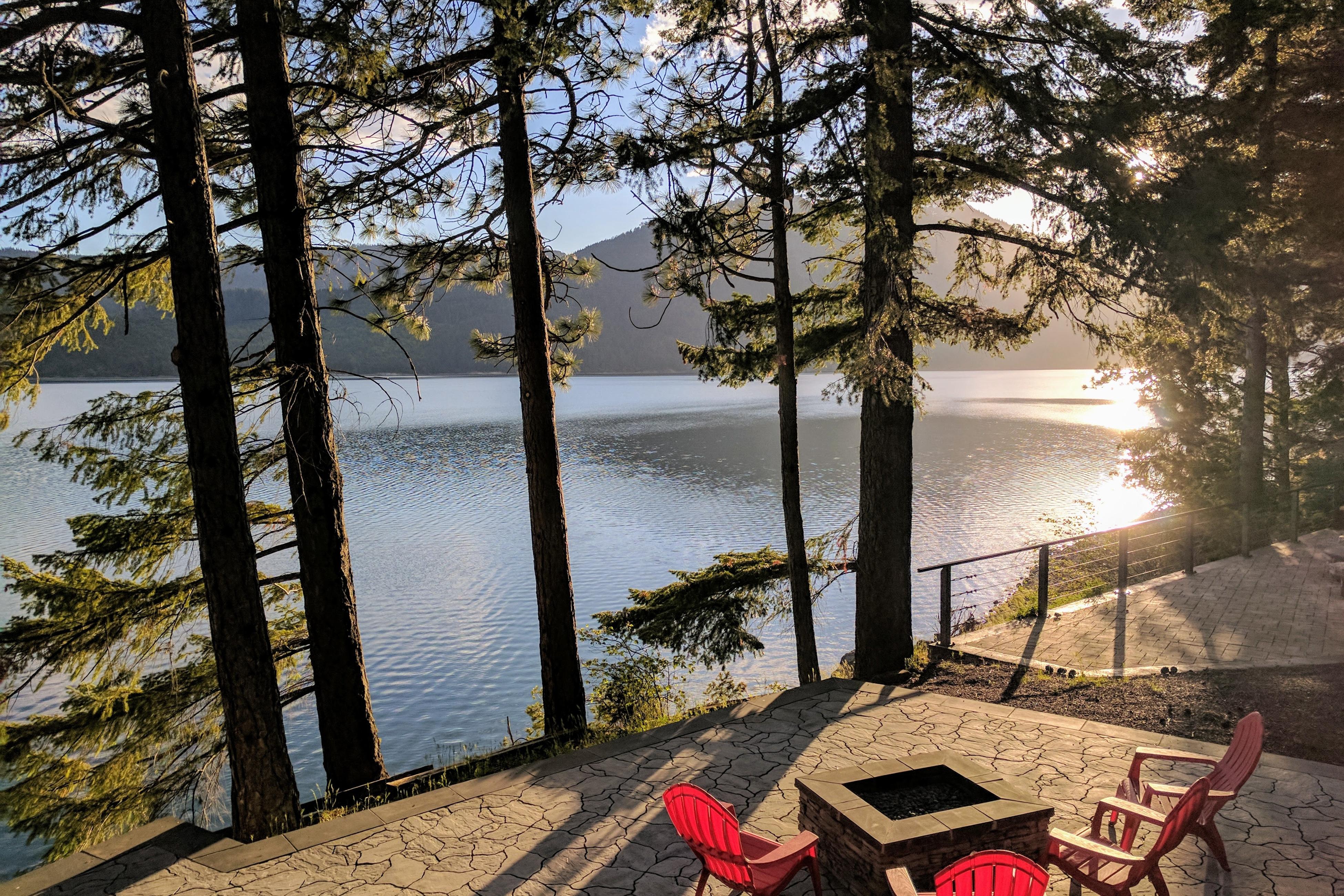 Cozy Lakefront Cabin