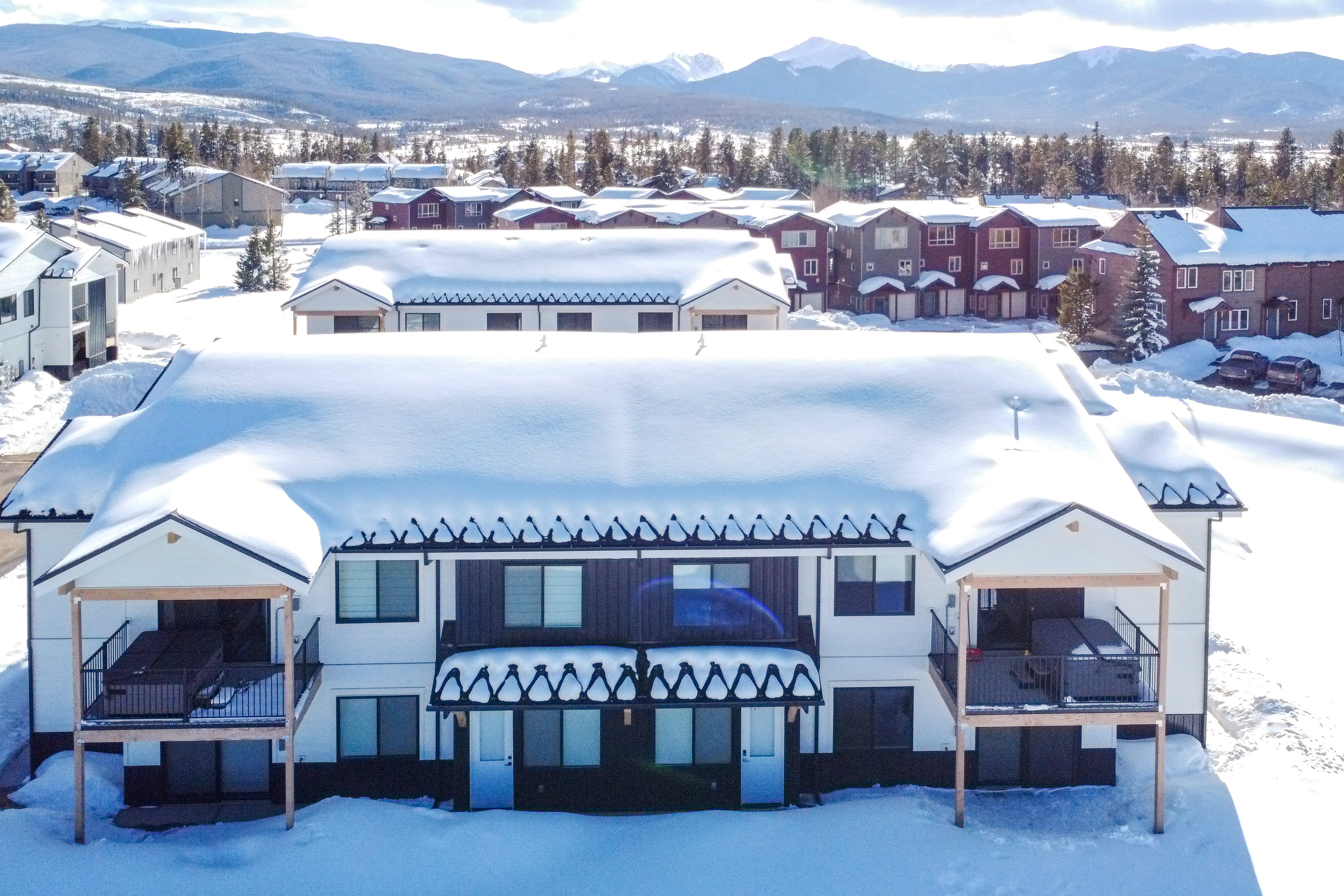 2 Mi to Fraser Tubing Hill: Condo w/ Fireplace!