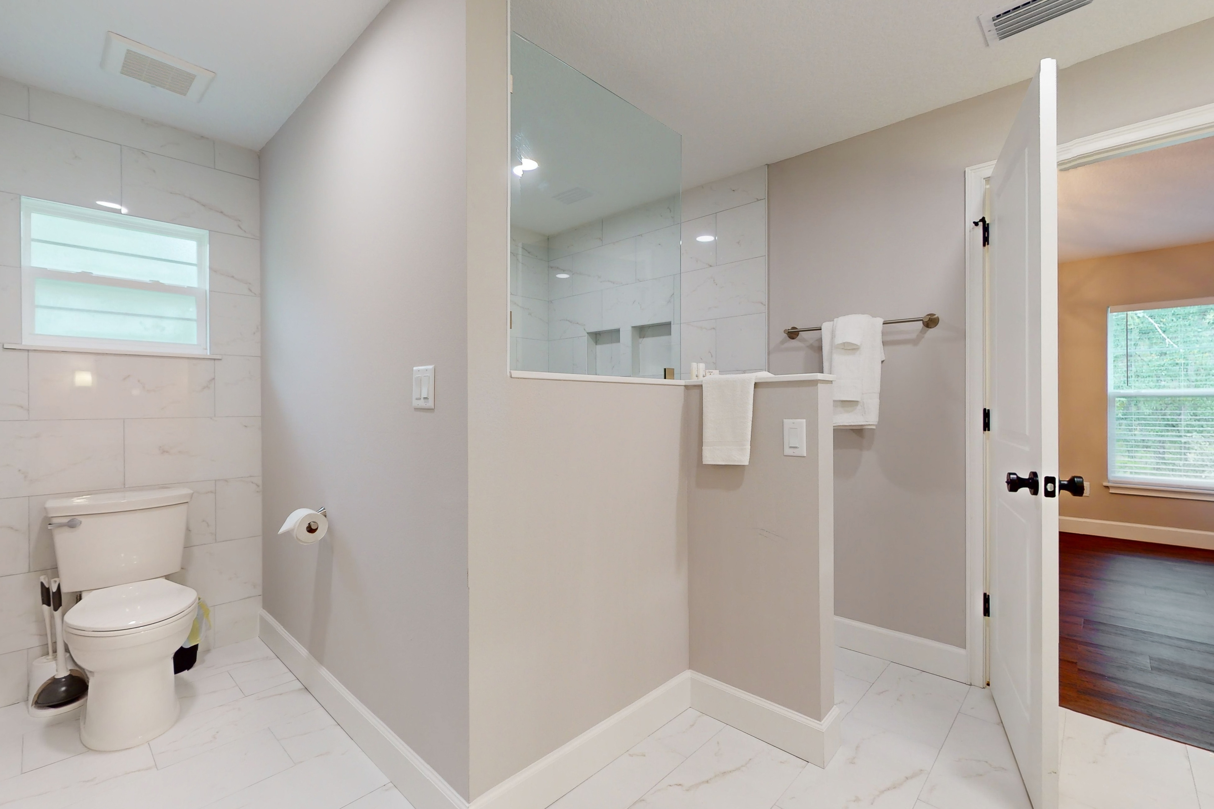 Spacious new home on preserve-like setting, W/D, AC/ Wifi