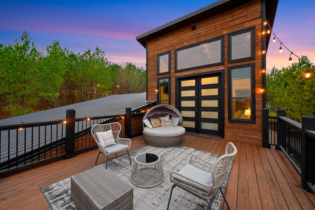 Ever wonder why they call it "Counting Stars"?  Take a look at this elegantly decorated rooftop deck.  This is where you will spend most of your evenings.