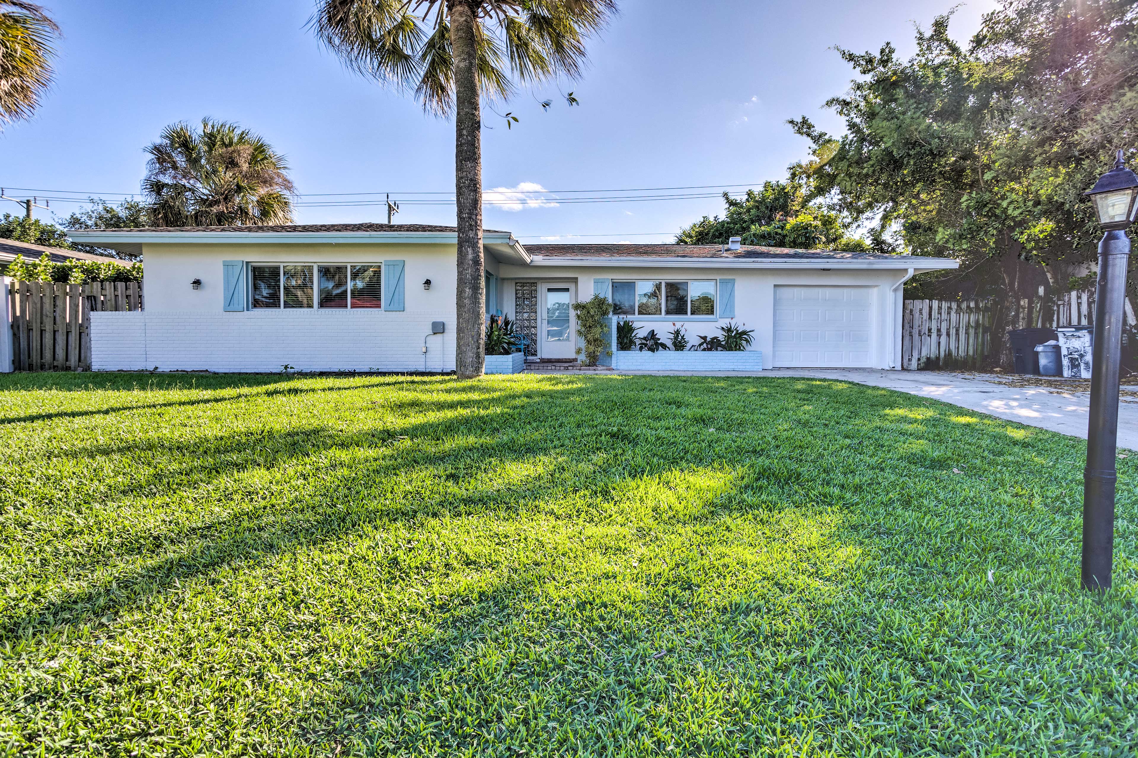 Property Image 2 - Palm Beach Gardens Home w/ Pool & Lanai!