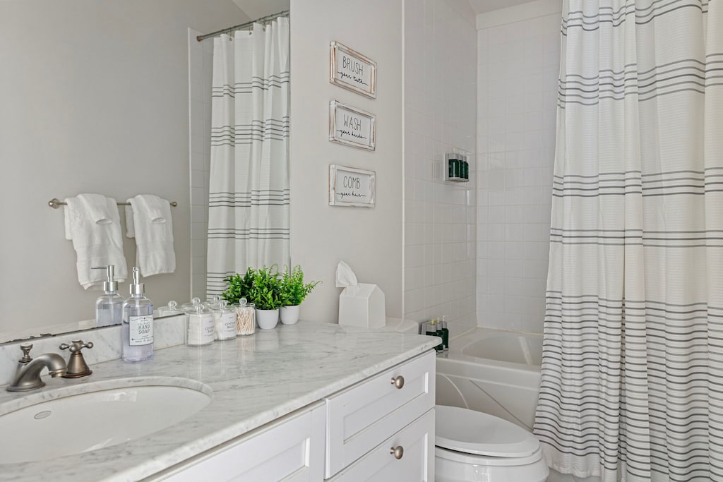 Freshen up in style with this elegant and serene bathroom space