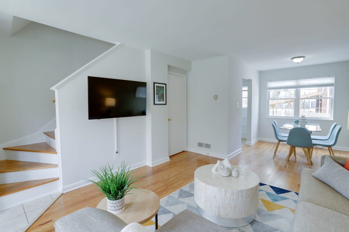 Old Town Alexandria 3 BR w/ Relaxing Patio Old Town Alexandria 3 BR w/ Relaxing Patio