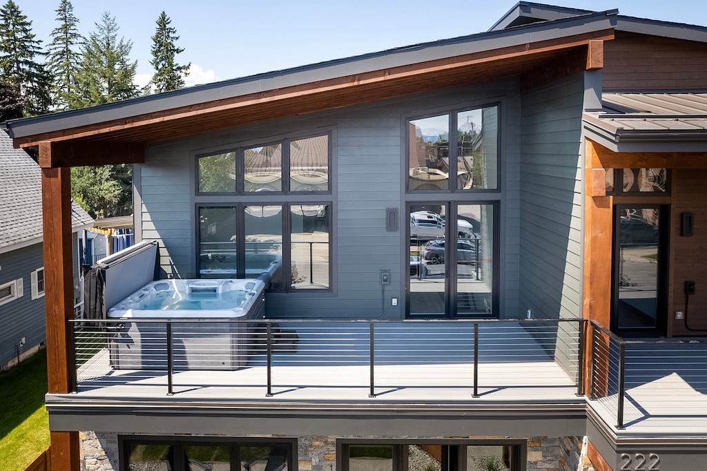 Hot tub & Balcony | Upper Level