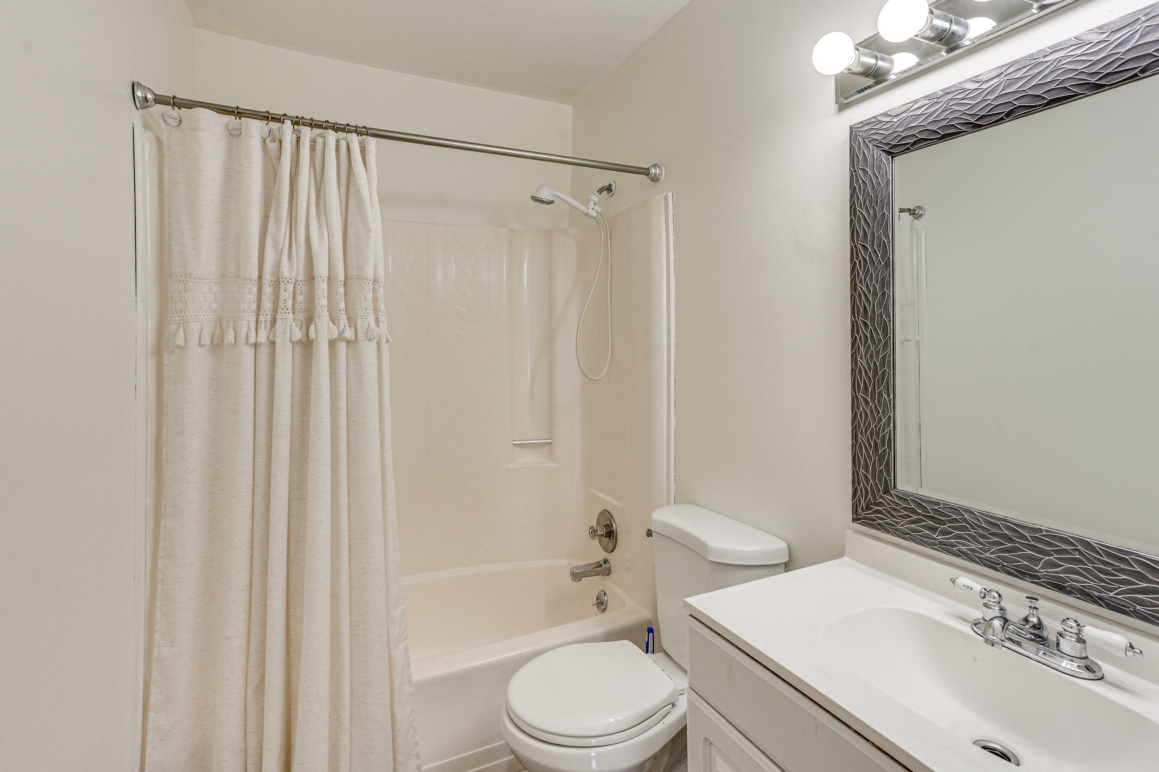 5 Mi to Downtown Harrisburg - Family Home!