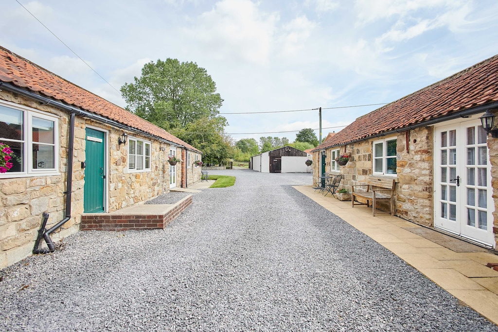 Heather Cottage, Hutton-le-Hole - Host & Stay