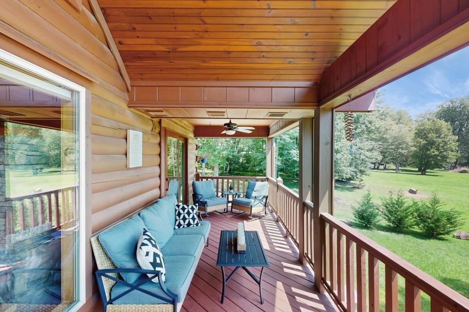 Lakefront Cabin & Cozy Lakeview Cottage