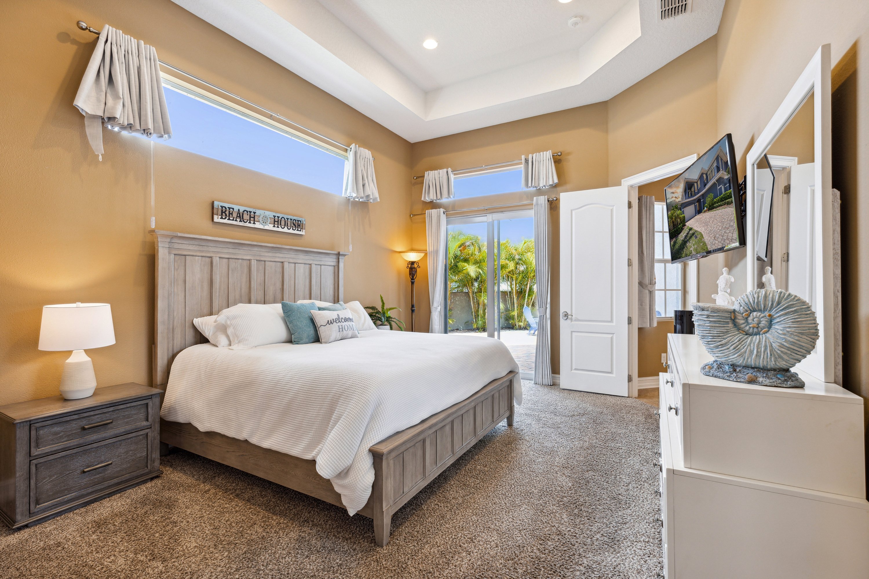 Master bedroom w/ king bed & sliding doors to the backyard oasis!