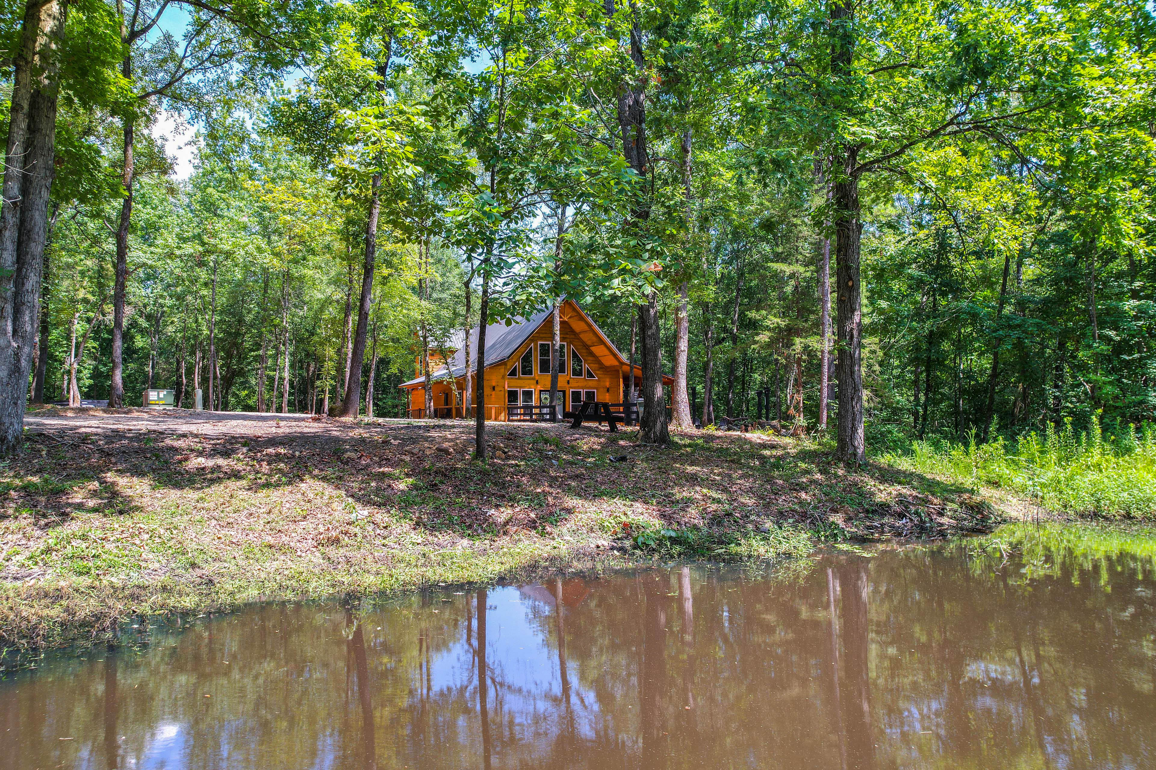 Property Image 1 - Upscale Broken Bow Cabin: Hot Tub & Fishing Pond!