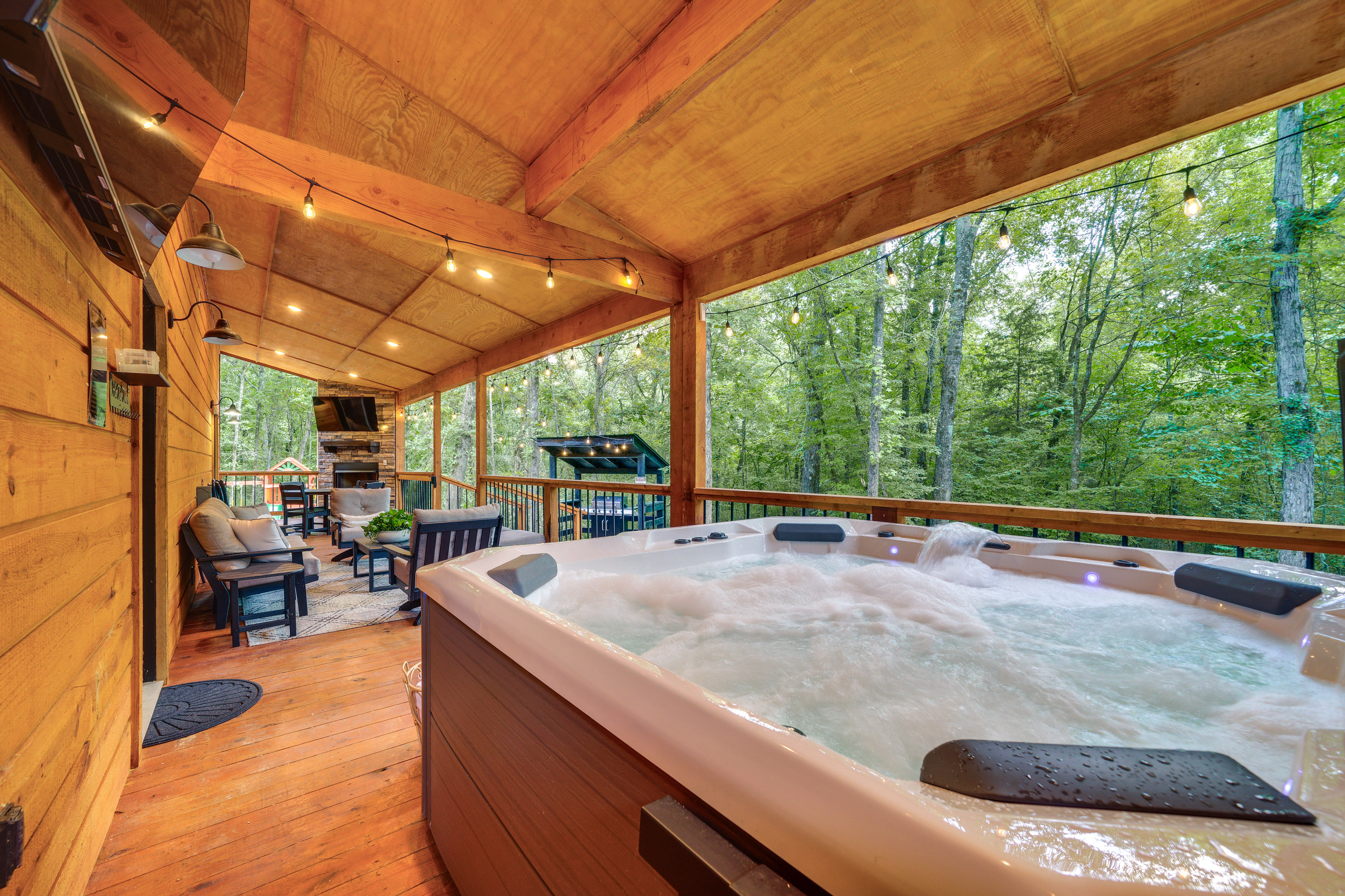 Property Image 2 - Upscale Broken Bow Cabin: Hot Tub & Fishing Pond!