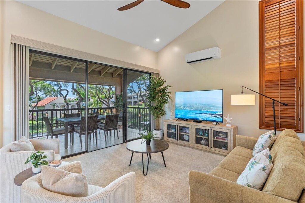 Spacious, private lanai off the living room