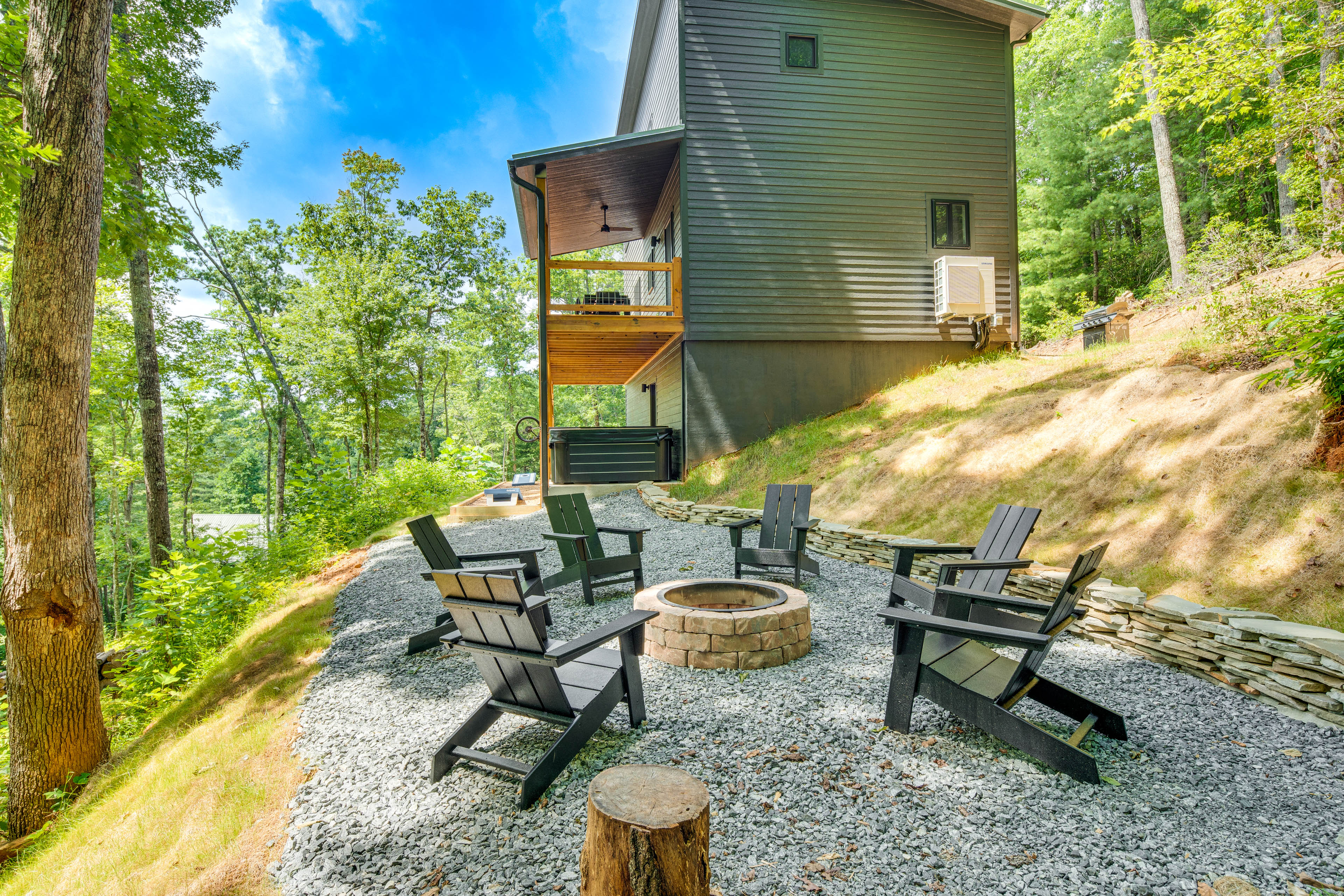 Modern Hiker's Haven w/ DuPont State Forest Views!