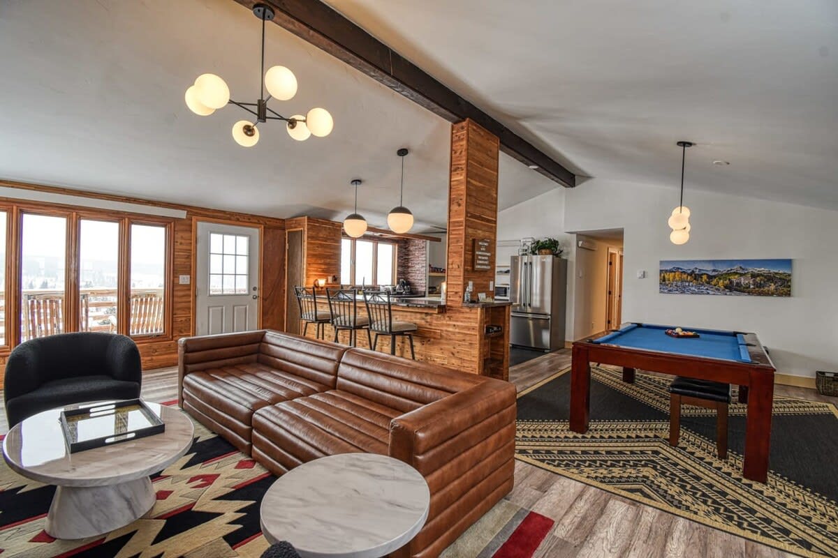 Living Room & Pool Table