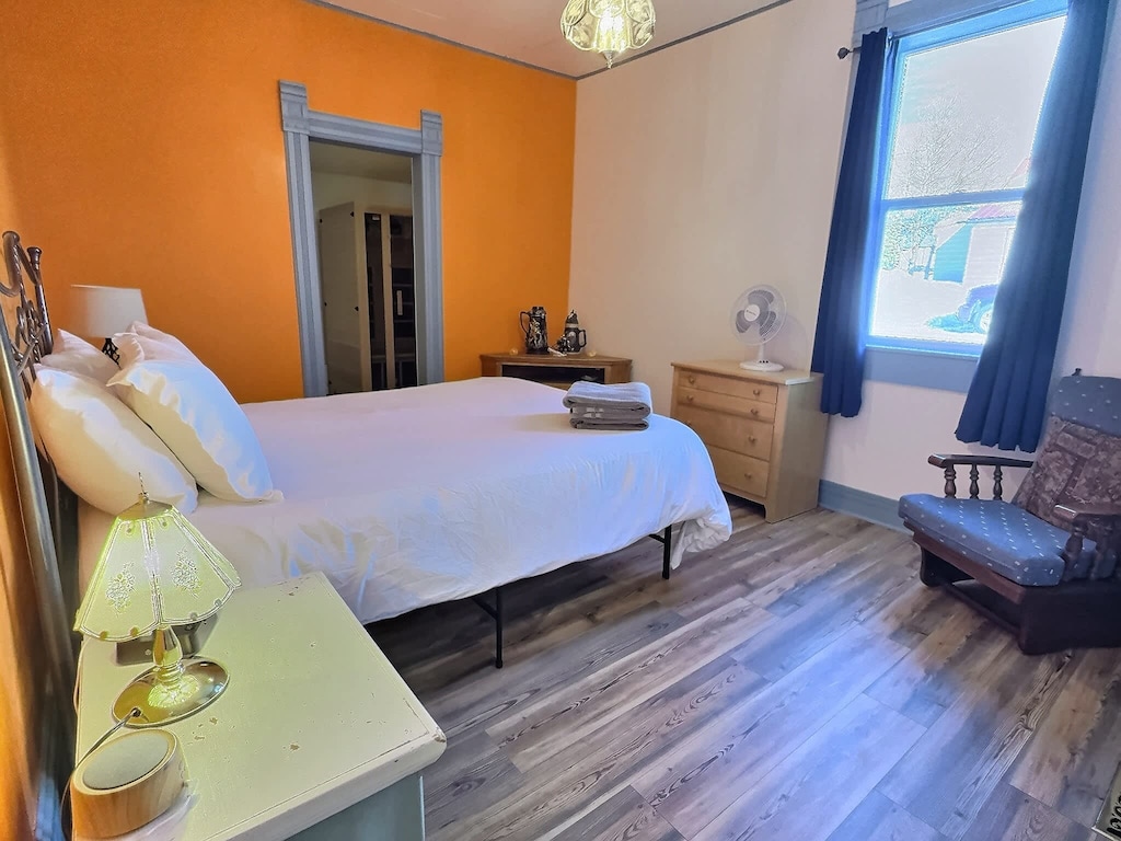 ground floor queen bedroom