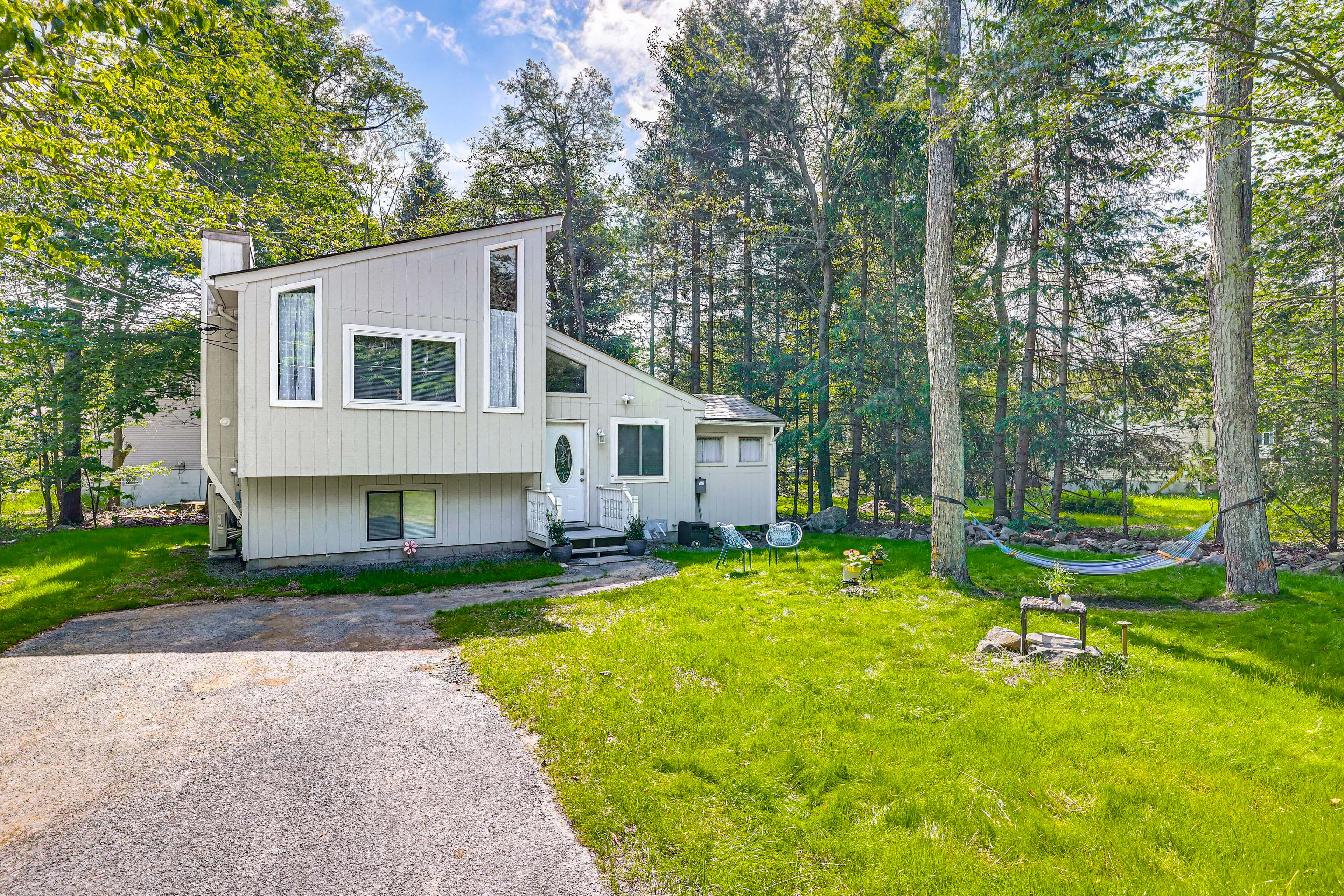 Stylish Tobyhanna Home w/ Fire Pit + Lake Access!