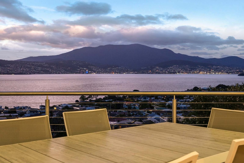 Jade 12 years on Airbnb
Rating, 5 stars
The house is as beautiful and clean as the pictures shown. We all love staying in Lisa’s house!