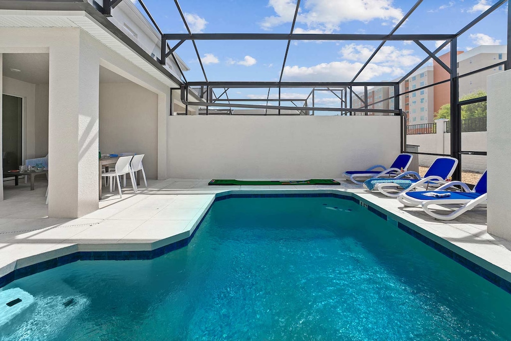 Private Pool & Patio