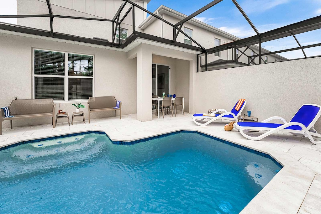 Private Pool & Patio