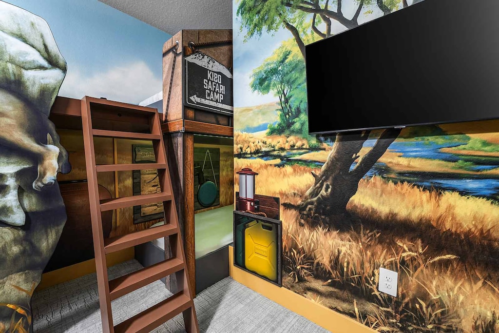 Safari *Theme Room 1* on Second Floor