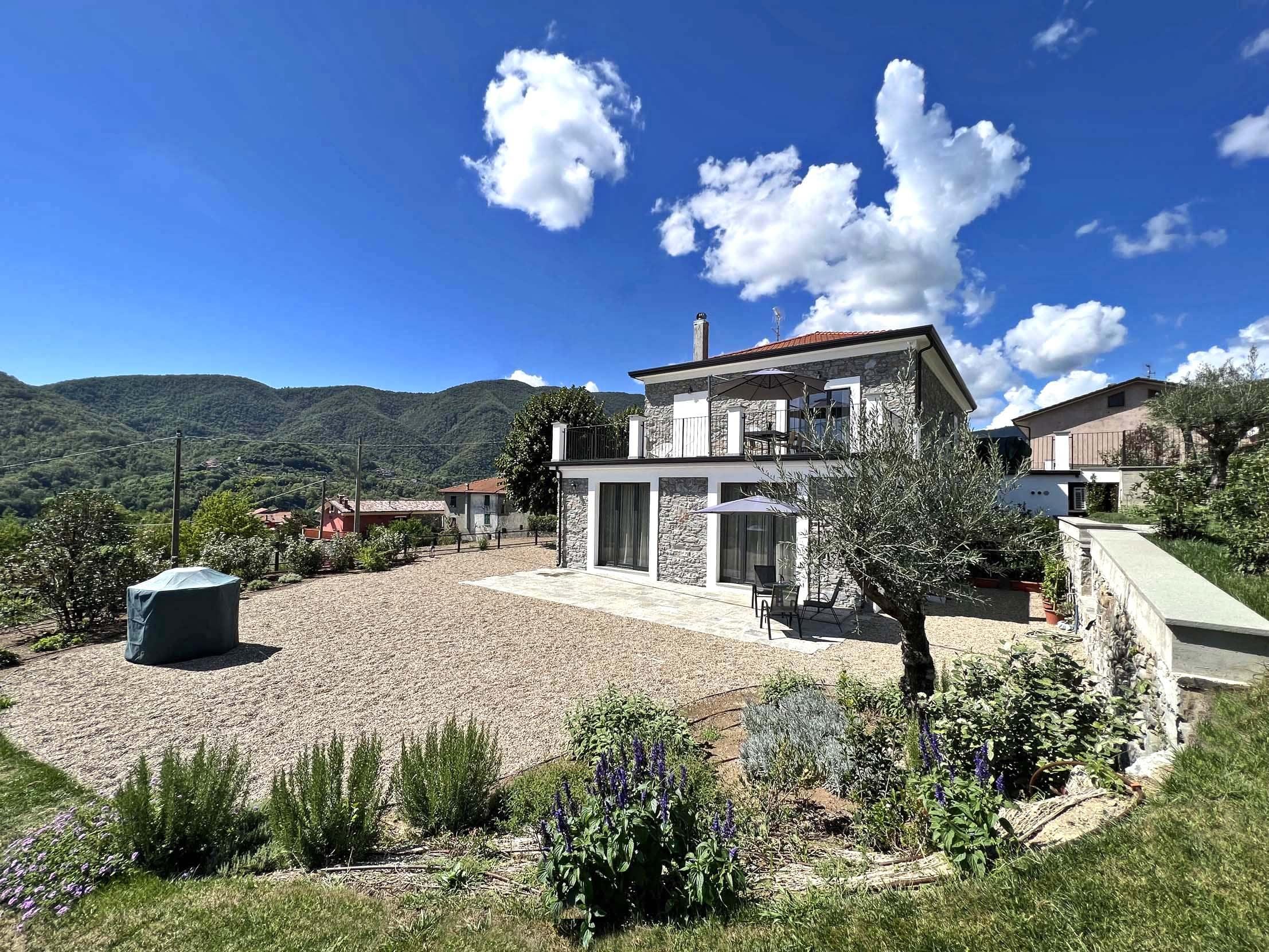 Beautiful Rustic Villa In Heart Of Lunigiana - Home Rental in Villa