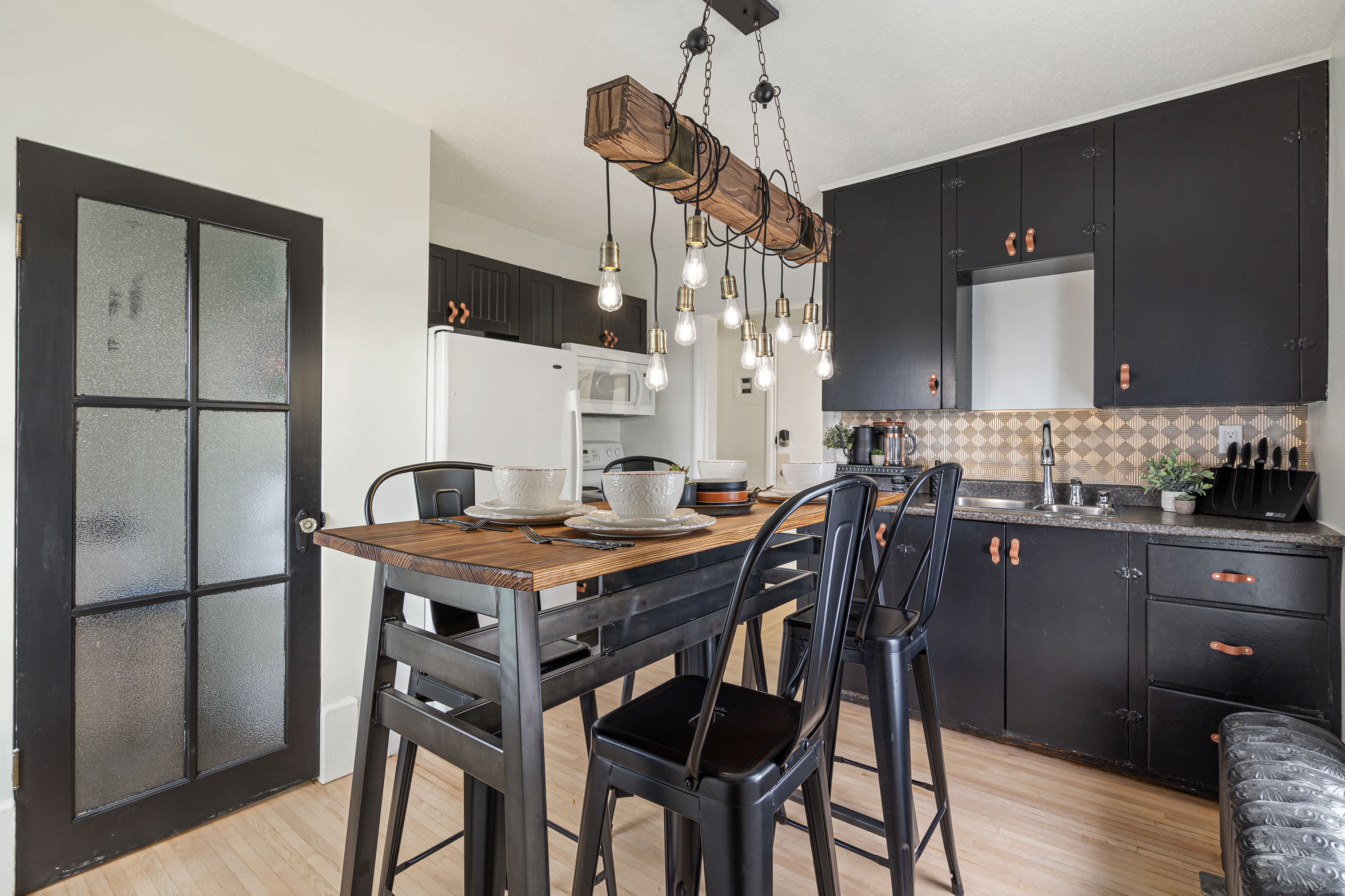 Dining & Kitchen Area