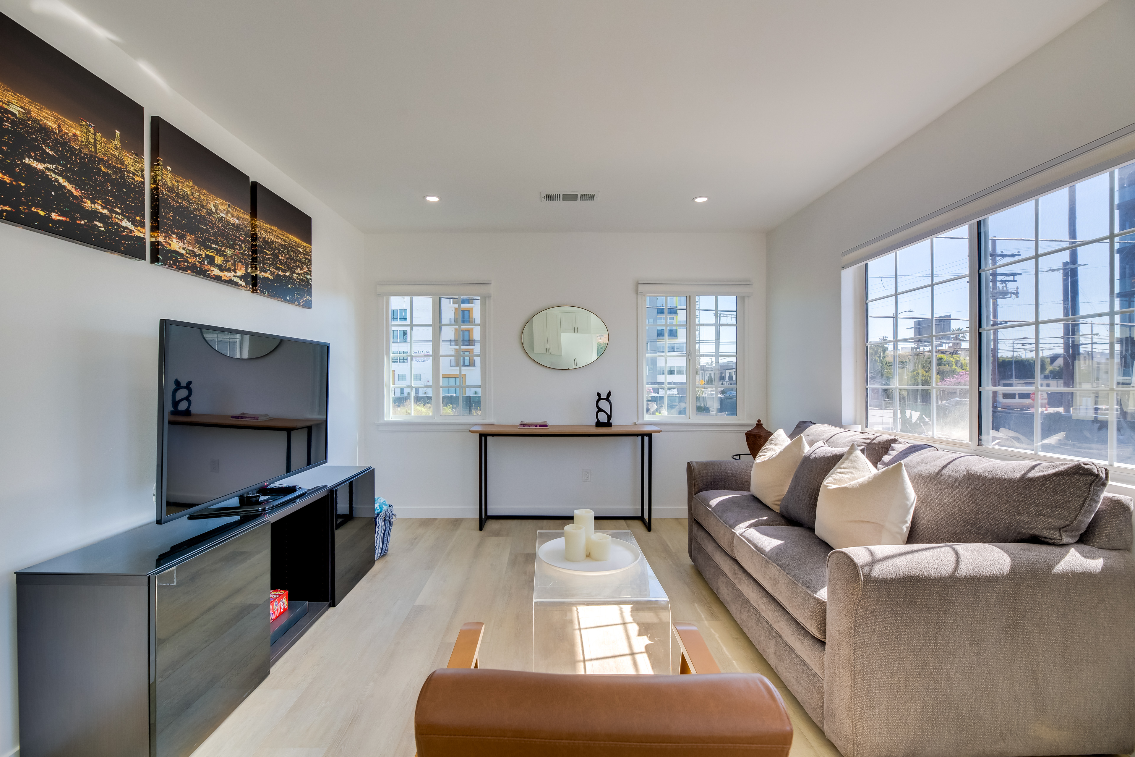 5 Mi to Venice Beach: Chic Los Angeles Abode