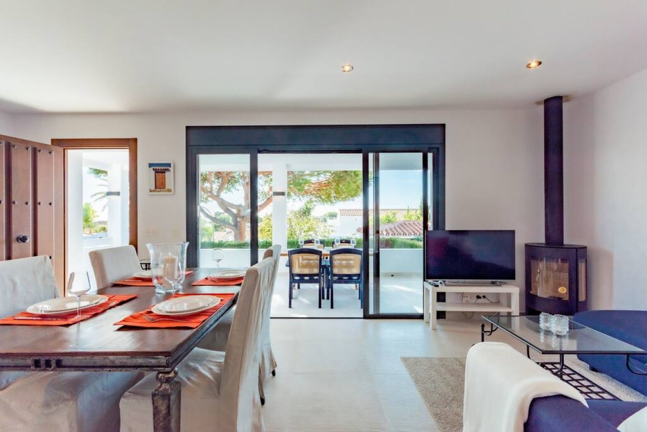 Property Image 2 - Cozy holiday home at the beach with private garden and BBQ, Costabella Marbella 