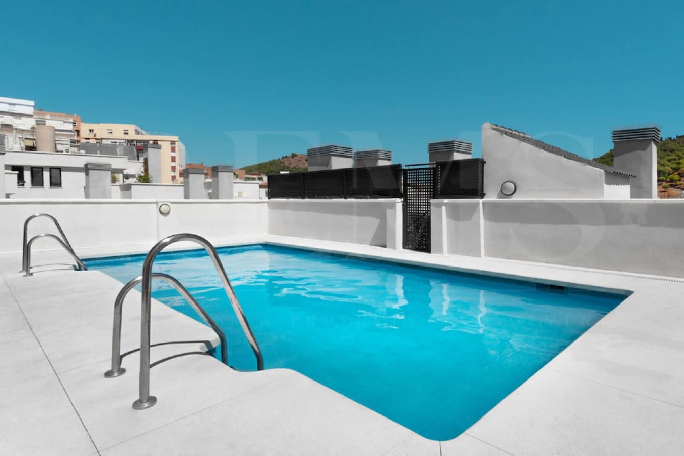 Property Image 2 - Apartment with pool, parking and patio - Center