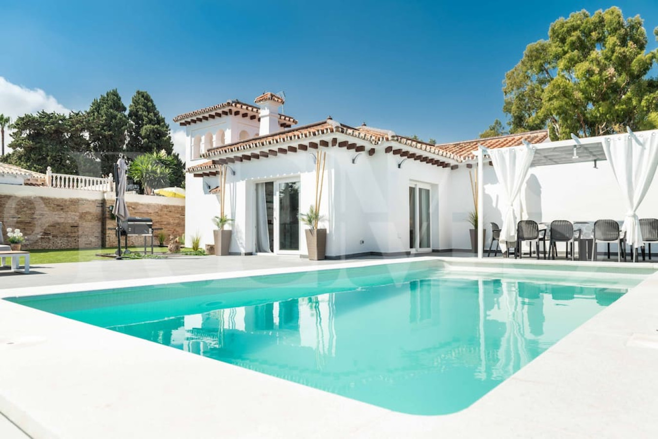 Property Image 1 - Villa with heated Pool by the beach & port