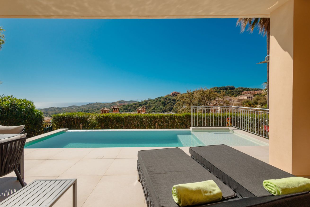 Property Image 2 - Modern and luxurious holiday home with private pool, garden and sea views in Elviria, Marbella