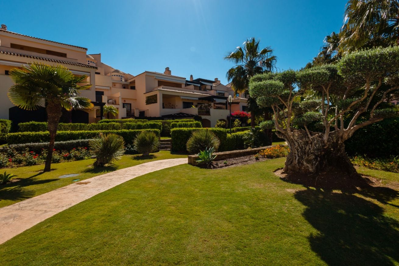 Apartment with 3 bedrooms and private garden in Puerto Banús!!