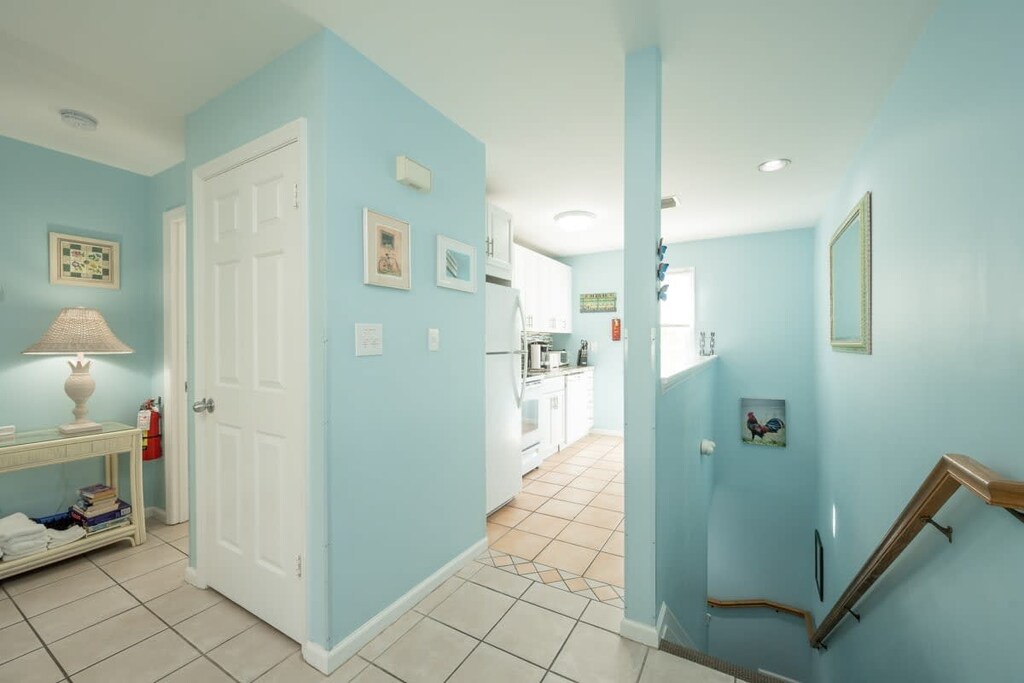 2nd Floor Unit: Staircase