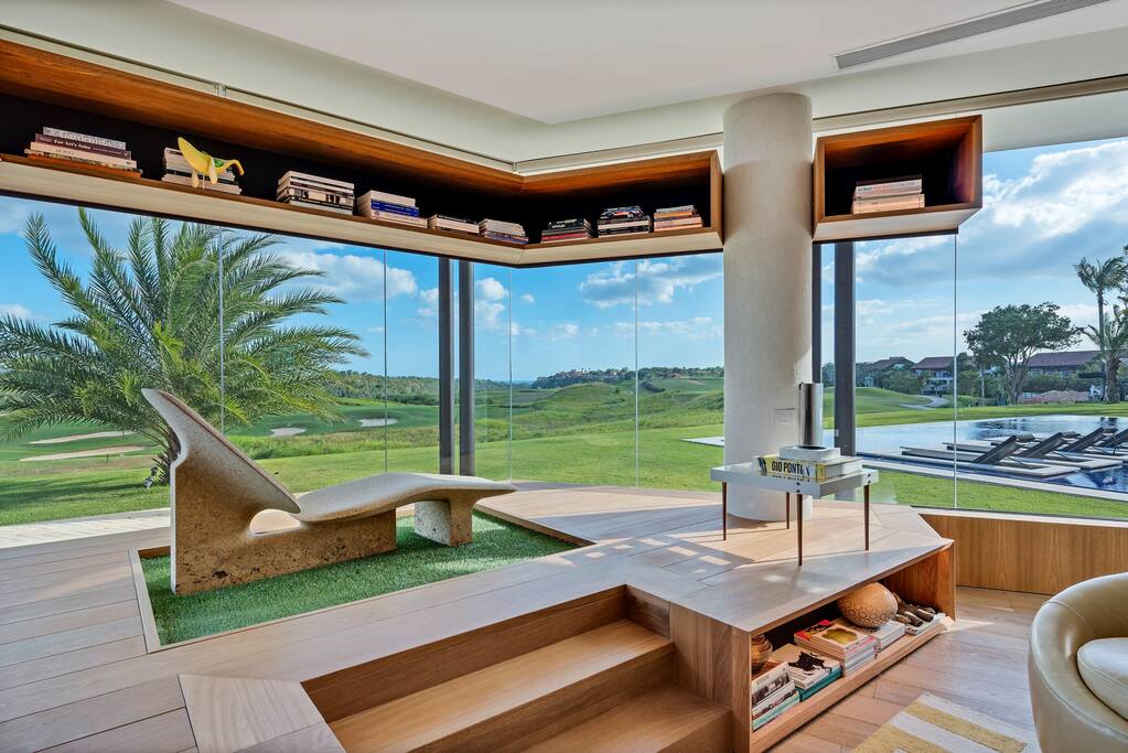 Property Image 2 - Modern 7BR Villa w/ Stunning Views of Golf Course