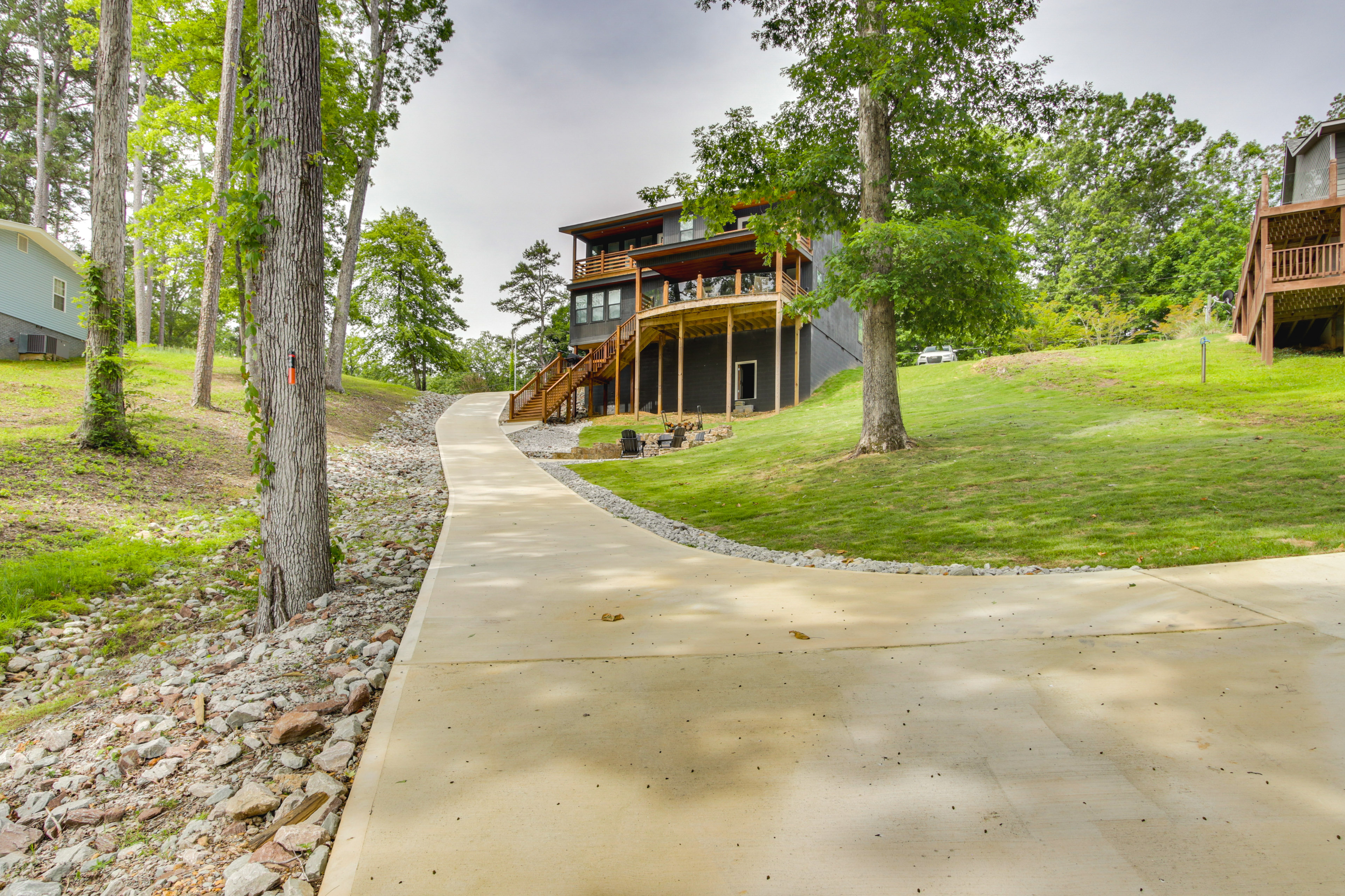 Property Image 2 - Modern Lake House Retreat w/ Deck on Pickwick Lake