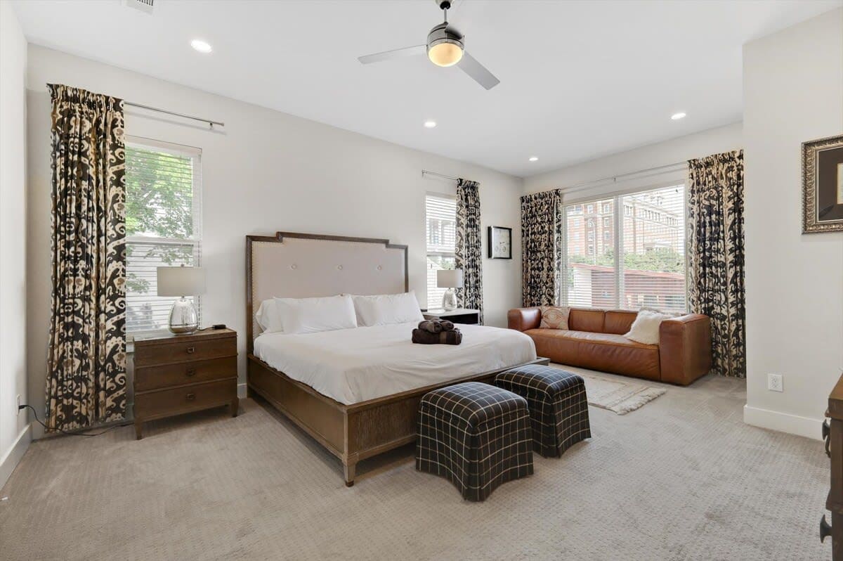 In addition to a luxurious king-sized bed, this bedroom also has a dedicated seating area that’s perfect for an evening nightcap or the first few sips of your morning coffee.