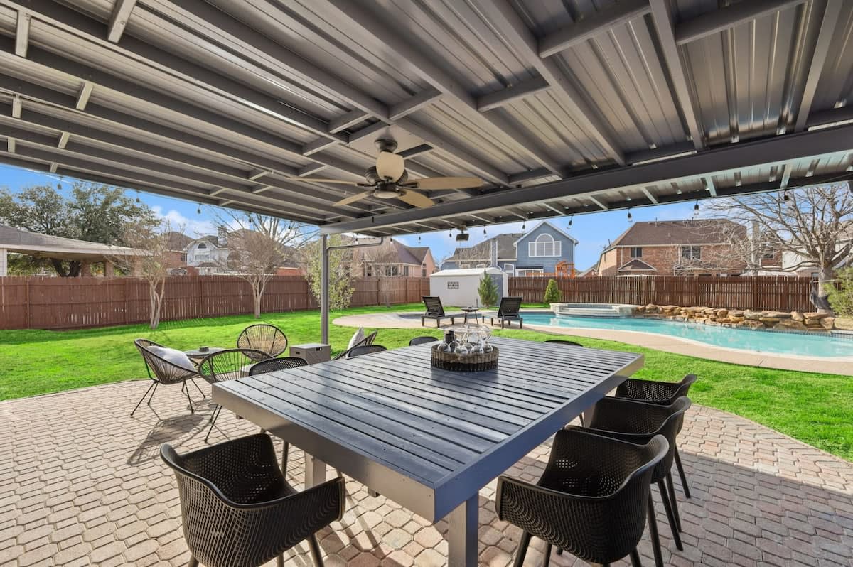 Take advantage of Texas’ warm weather and enjoy the indoor/outdoor lifestyle with this backyard patio space.